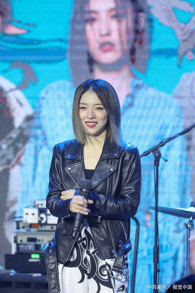 飞儿乐队新专辑音乐会气氛热烈,韩睿与粉丝互动吐舌超可爱!